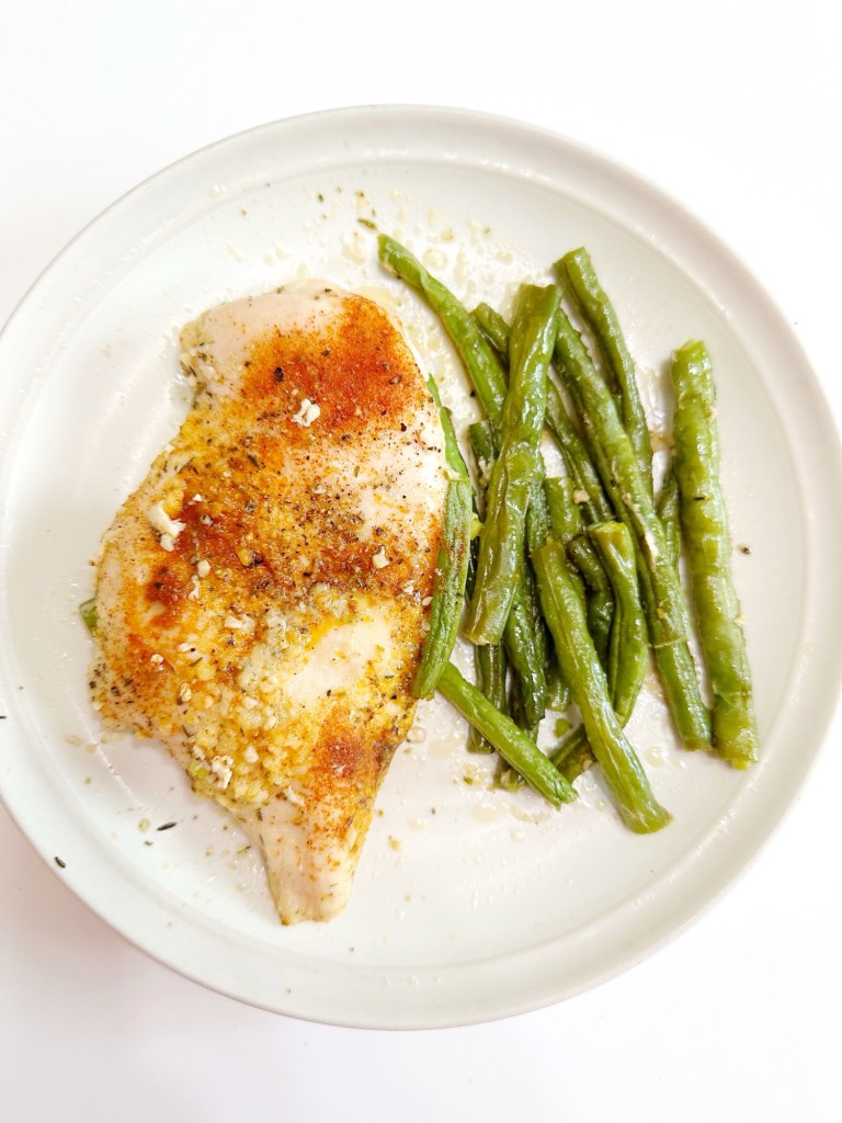 image of baked chicken and green beans